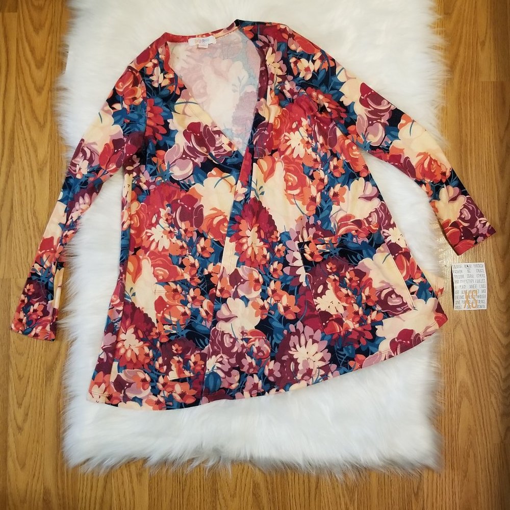 LuLaRoe Caroline Cardigan Size XS Floral Print with pockets! ✨NWT 😍 So Cute!